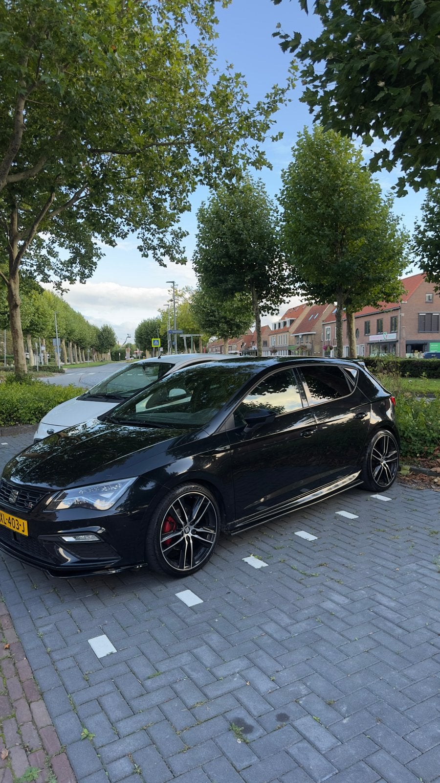 Seat Leon 1.5 TSI 170pk  2019 Zwart Cupra velgen, Voorwielaandrijving, Bi-Xenon koplampen, Zwart, 4 cilinders
