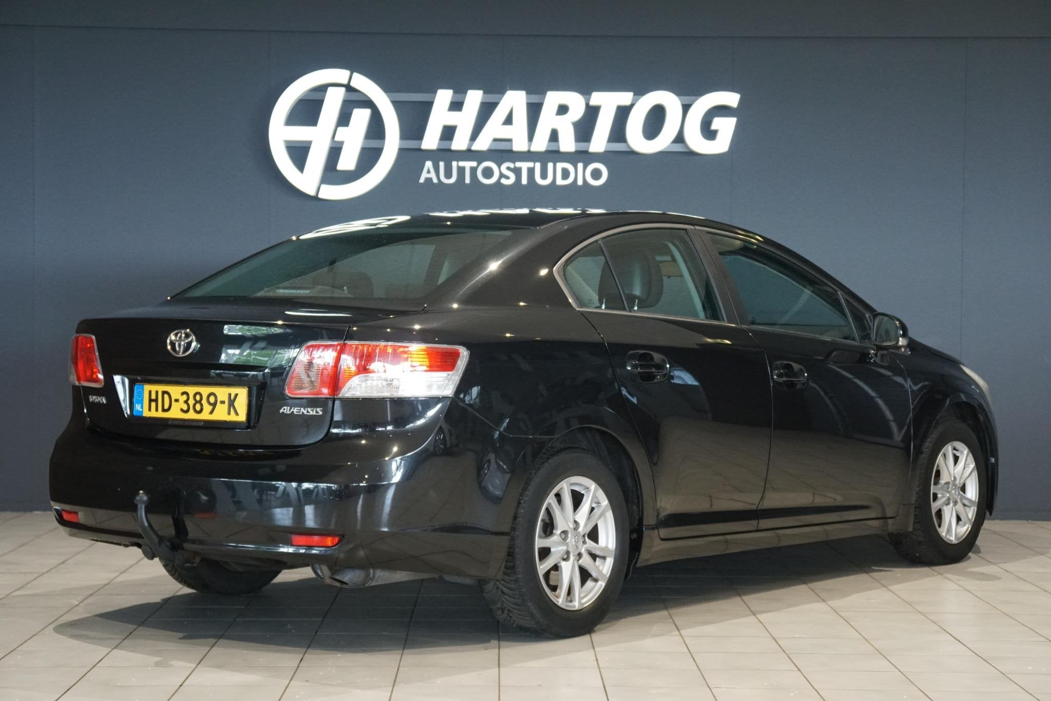 Toyota Avensis 1.8 VVTi Business + CAMERA / TREKHAAK, Voorwielaandrijving, Euro 5, Zwart, Bedrijf