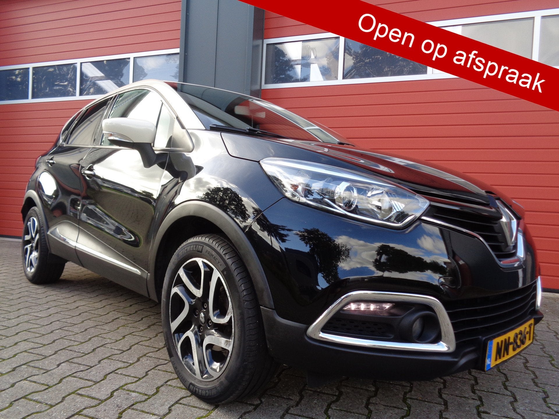 Renault Captur 1.2 TCe Dynamique 120PK Automaat Clima Cruise, Auto's, Euro 6, 4 cilinders, Zwart, Automatische klimaatregeling