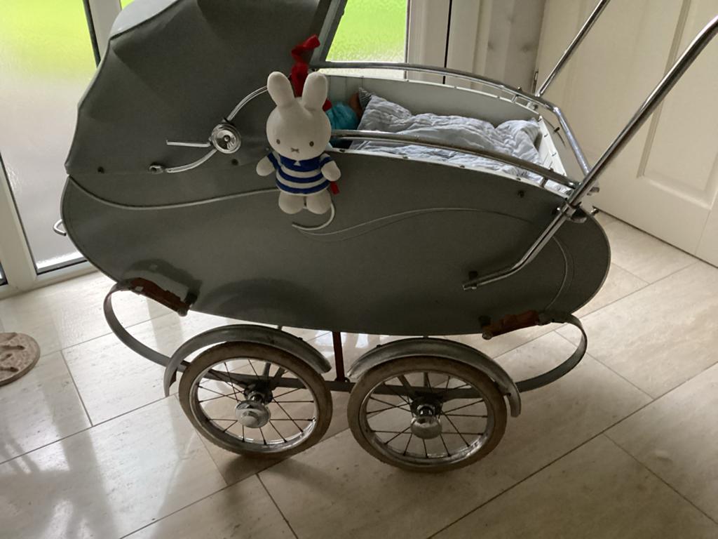 Oude, nette kinderwagen met babypop, en Nijntje muziekje, Ophalen of Verzenden, Gebruikt, Kinderwagen, Overige merken