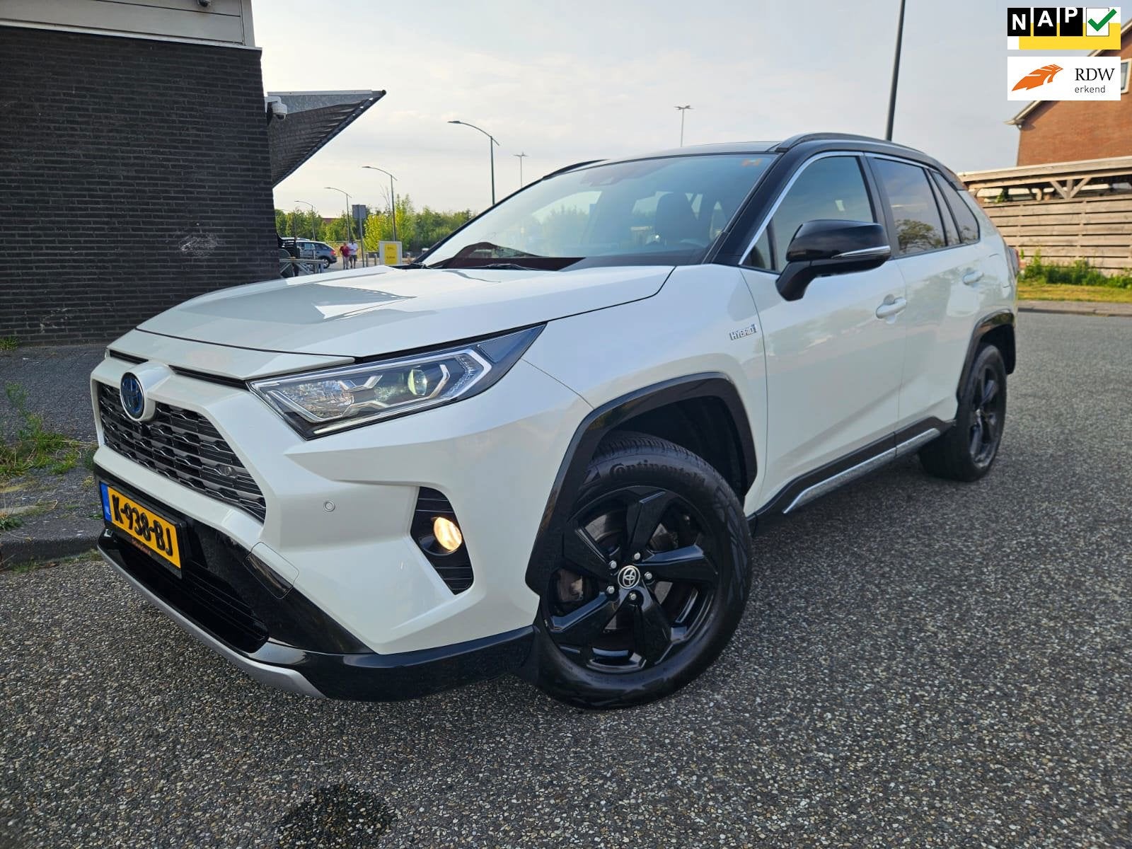 Toyota RAV4 2.5 Hybrid Bi-Tone GARANTIE, Gebruikt, Euro 6, 4 cilinders, 2487 cc