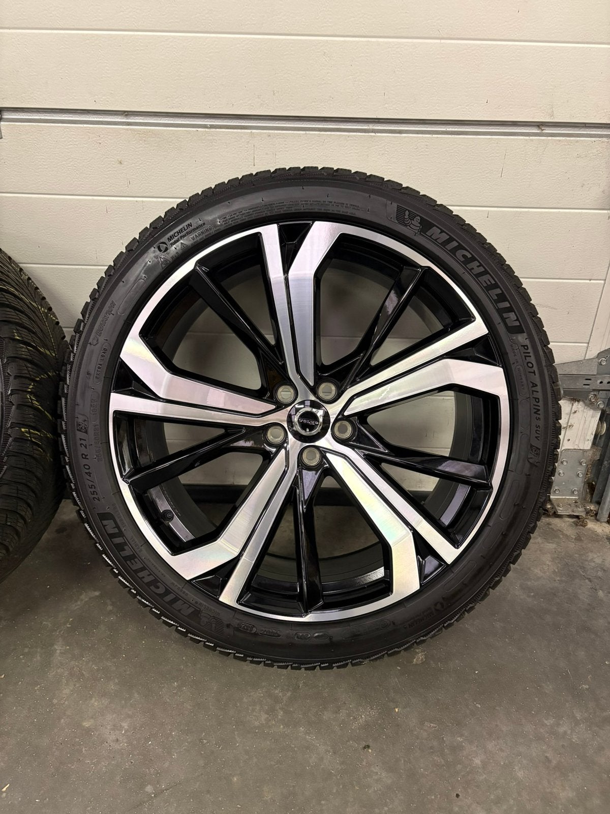 Volvo XC60 21 inch R-design DEMO winterset Michelin 8mm, Gebruikt, 255 mm, Banden en Velgen, Zweden