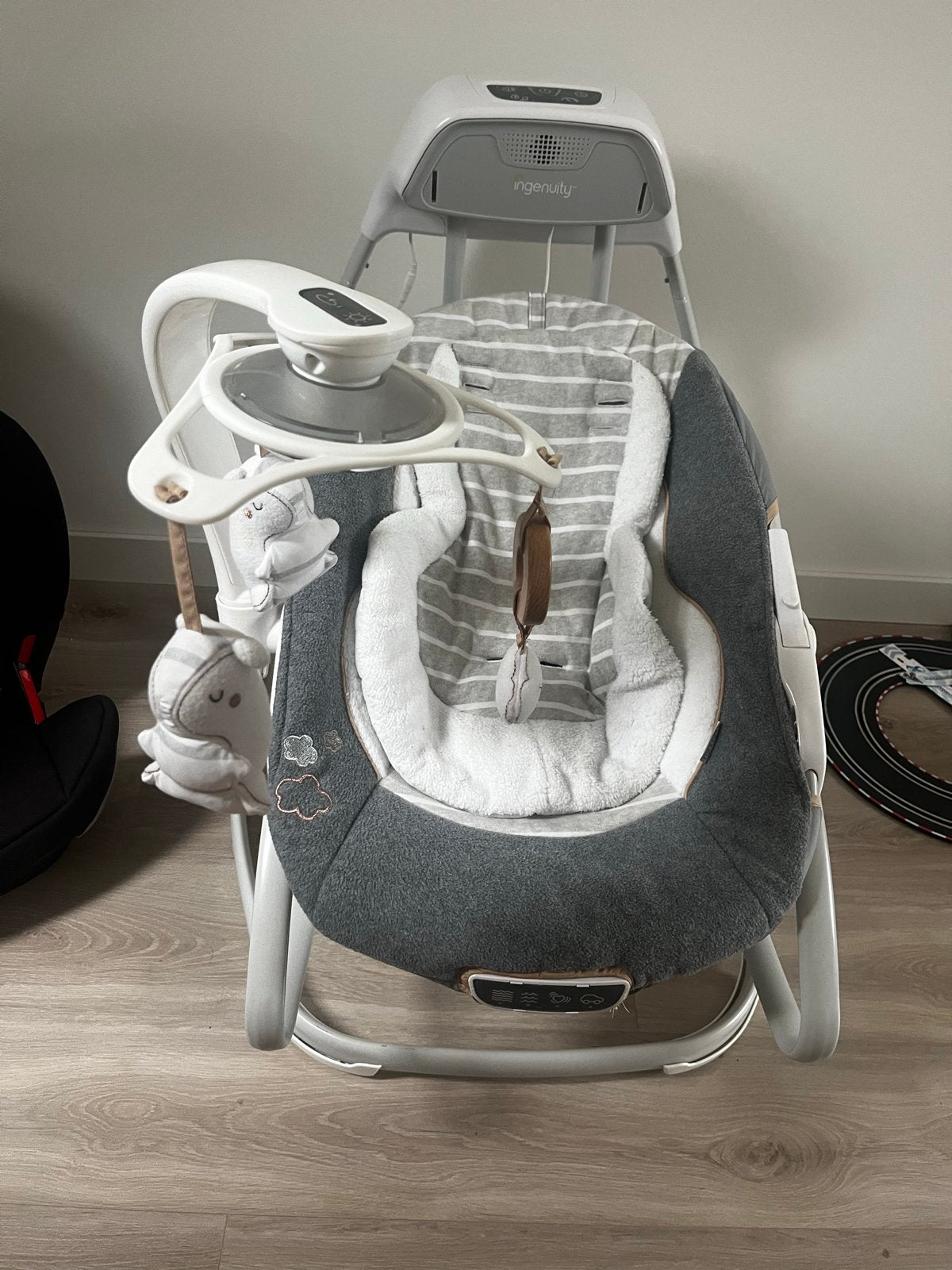 Ingenuity Schommelstoel/Wipstoel - Zo goed als nieuw, Kinderen en Baby's, Schommelstoel, Ophalen, Overige merken, Met gordel(s) of riempje(s)