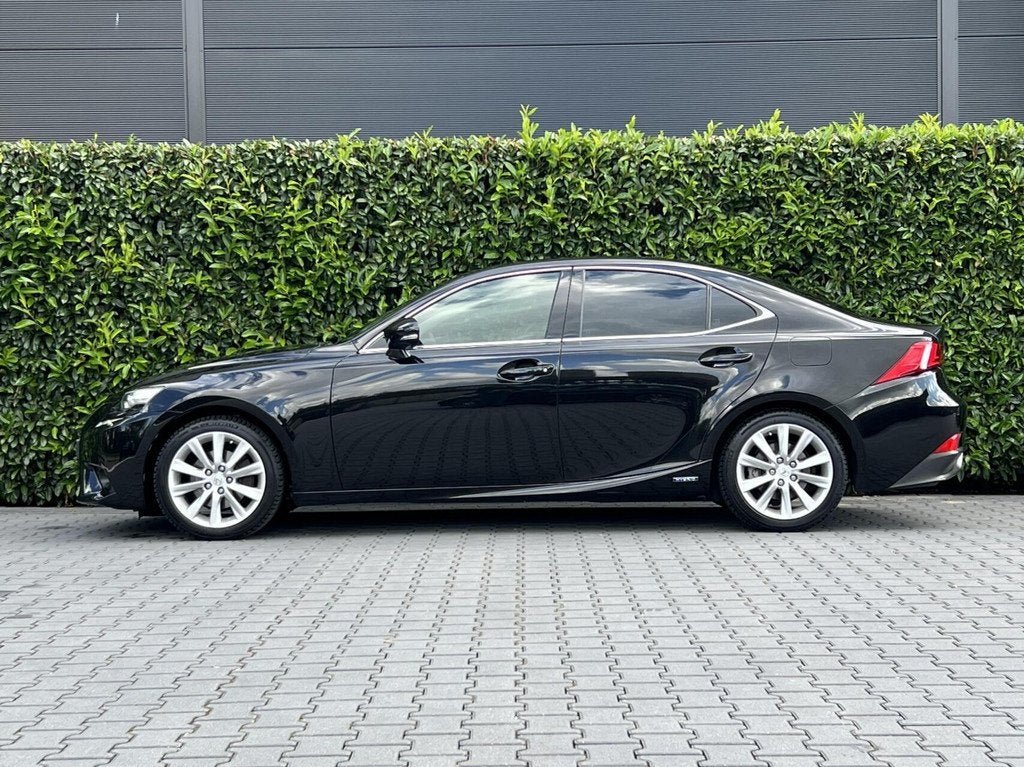 Lexus IS 300h Edition NL AUTO, NAP LOGISCH, NAVIGATIE, CRUIS, Auto's, Lexus, Automaat, Euro 5, Achterwielaandrijving, Gebruikt