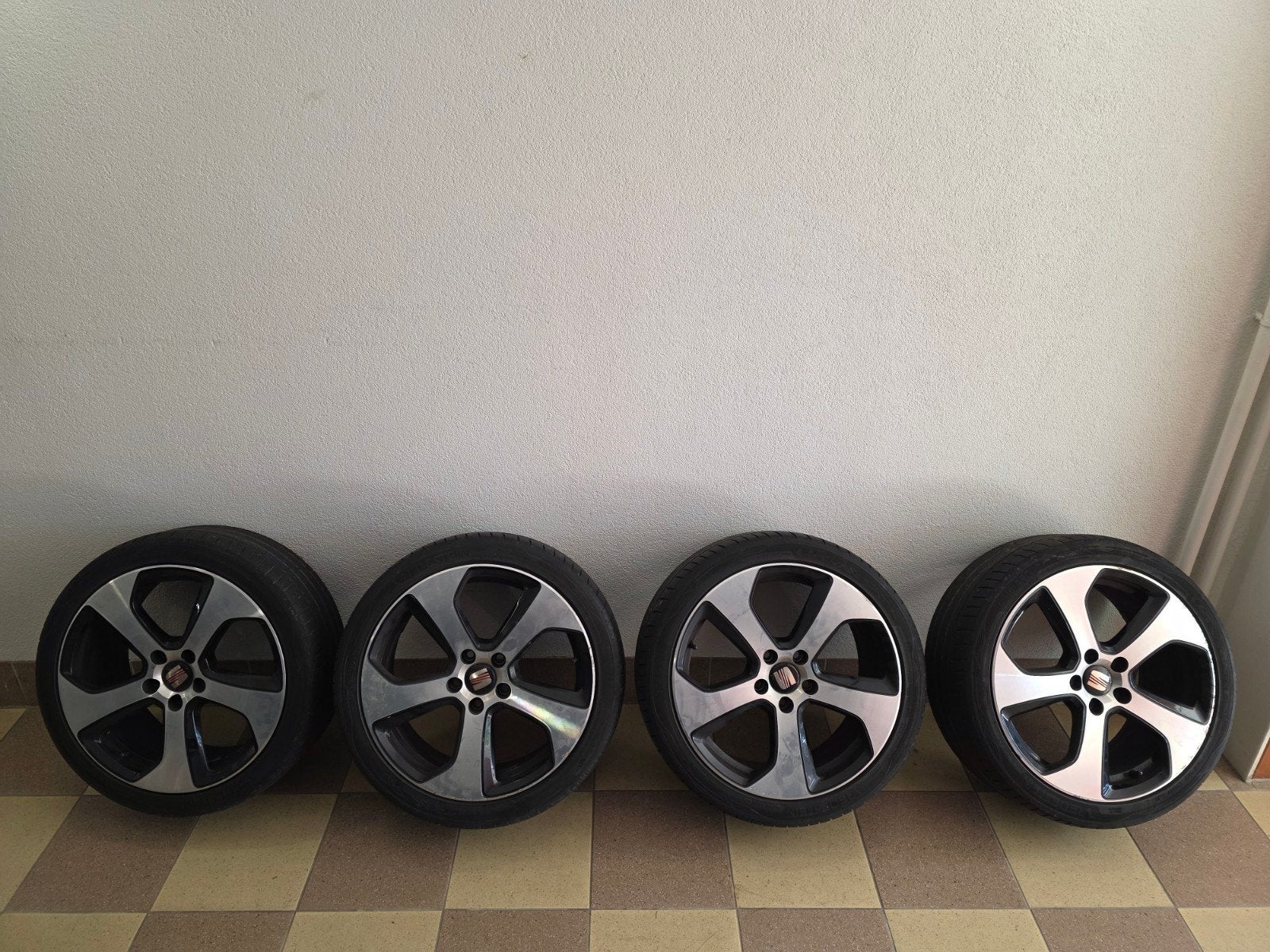 Vw Golf 7 GTI velgen met banden  18", Ophalen of Verzenden
