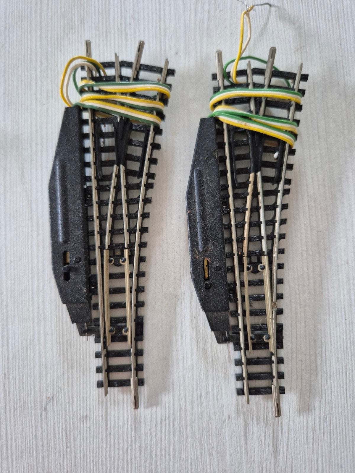 4 Minitrix N-spoor elektrische 15 graden wissels  4964/49, Hobby en Vrije tijd, Modeltreinen | N-Spoor, Gebruikt, Gelijkstroom