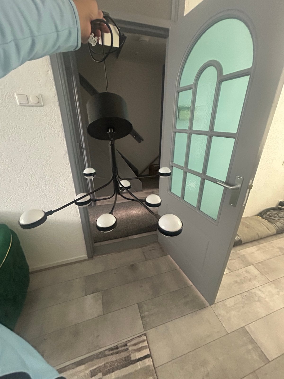 Moderne Zwarte Hanglamp met 8 Witte Bollen, Ophalen, Zo goed als nieuw, Metaal, Overige fittingen