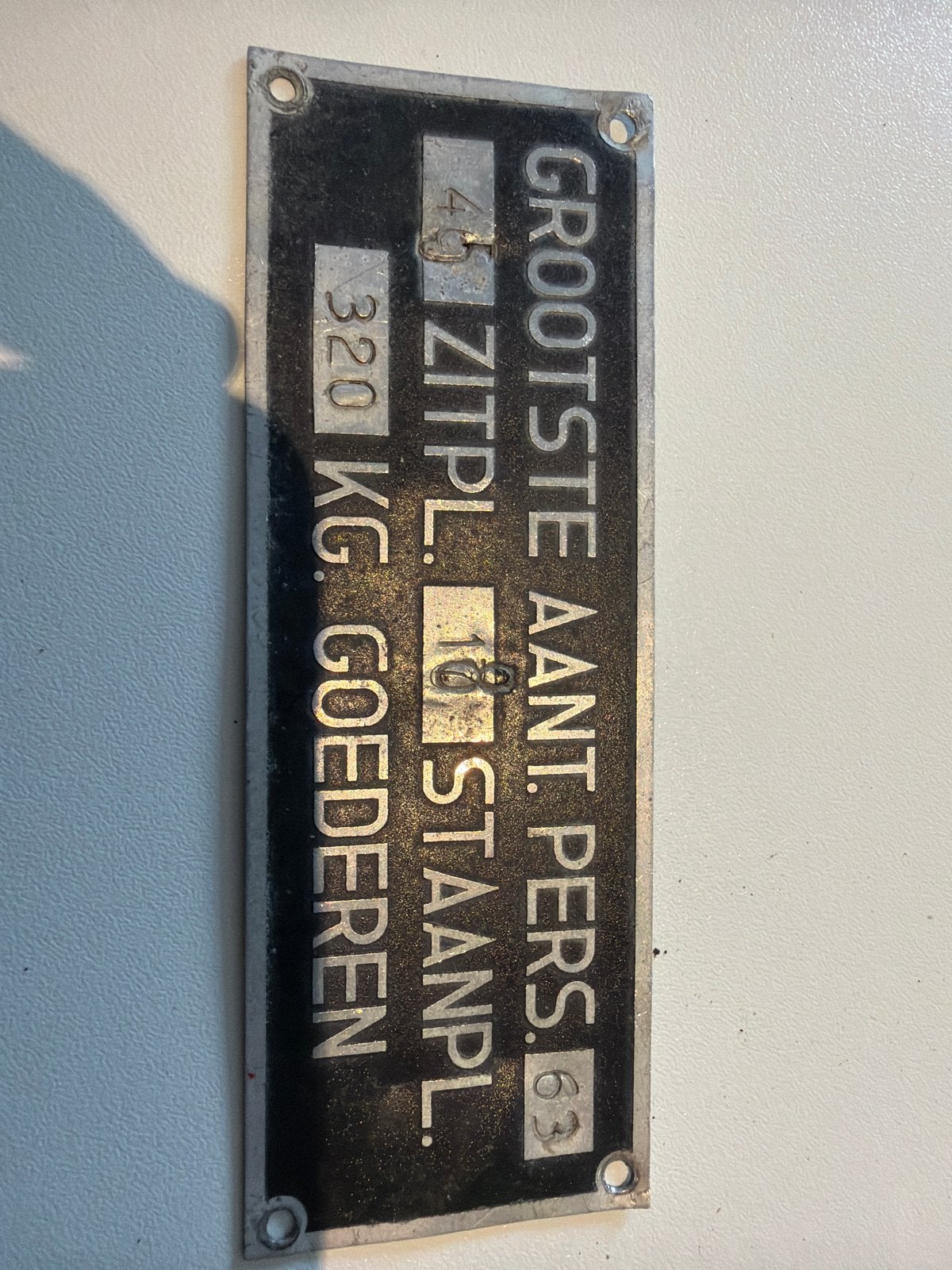 Vintage Metalen Plaat: Grootste Aantal Personen & Goederen, Ophalen of Verzenden