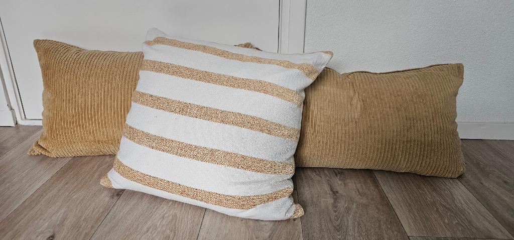 Drie Ikea kussens + hoezen, Ophalen, Zo goed als nieuw, Wit, Vierkant