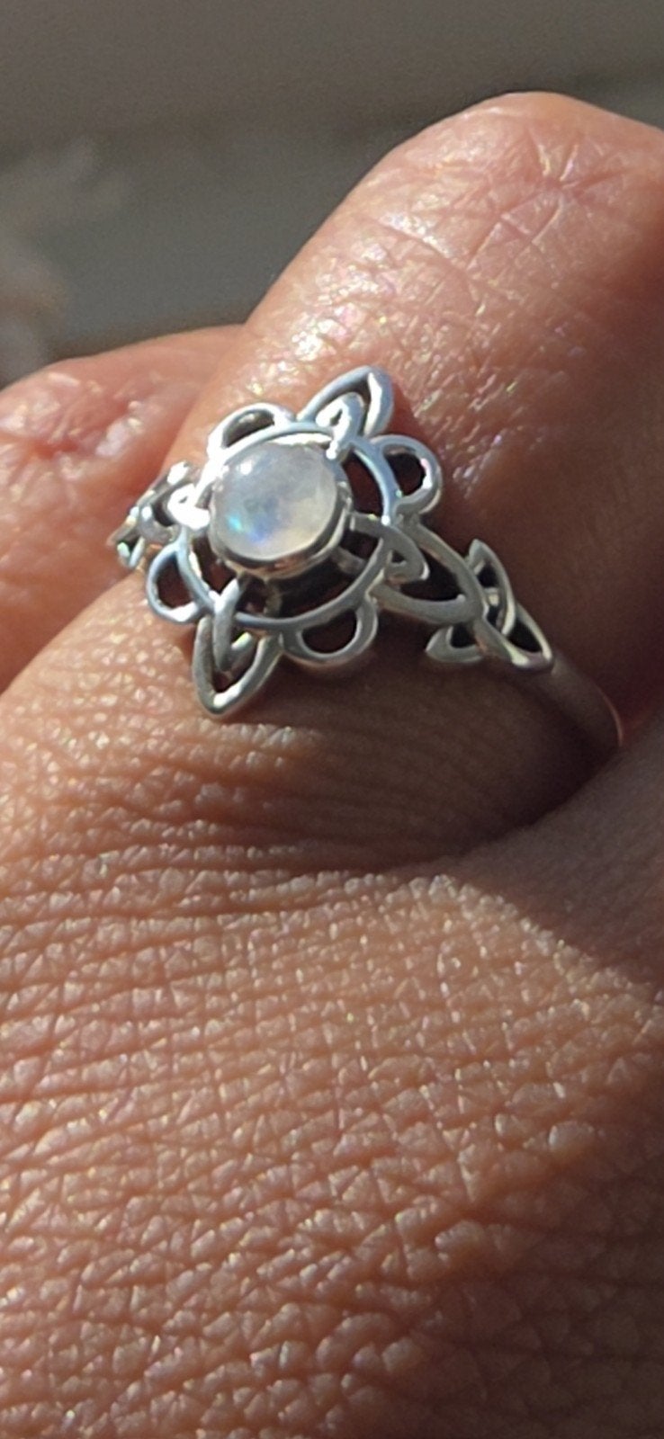 925 Zilveren Ring met Maansteen - Sierlijk Design, Nieuw, Ophalen of Verzenden, 17 tot 18, Met edelsteen