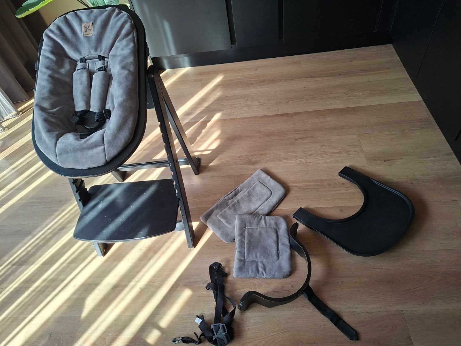 Kidsmill Up Kinderstoel met accessoires, Kinderen en Baby's, Ophalen, Gebruikt, Meegroeistoel, Gordel(s)
