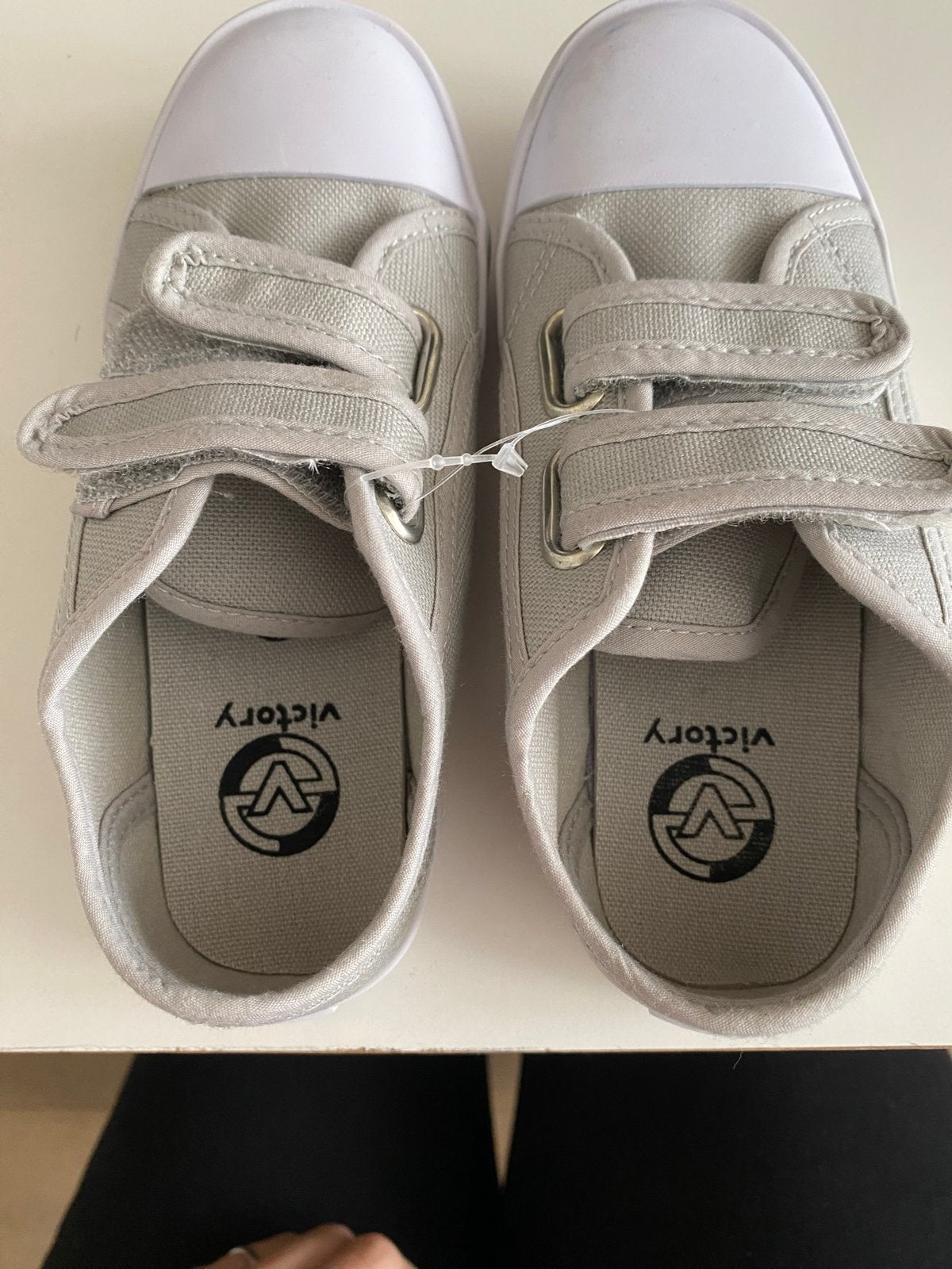 Gymschoenen / Nieuwe Victory sneakers maat 29 - Grijs, Ophalen, Jongen of Meisje, Schoenen, Nieuw