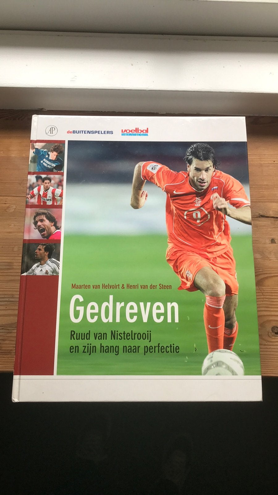 M. van Helvoirt - Gedreven Ruud van Nistelrooij, M. van Helvoirt; H. van der Steen, Ophalen of Verzenden, Zo goed als nieuw, Balsport