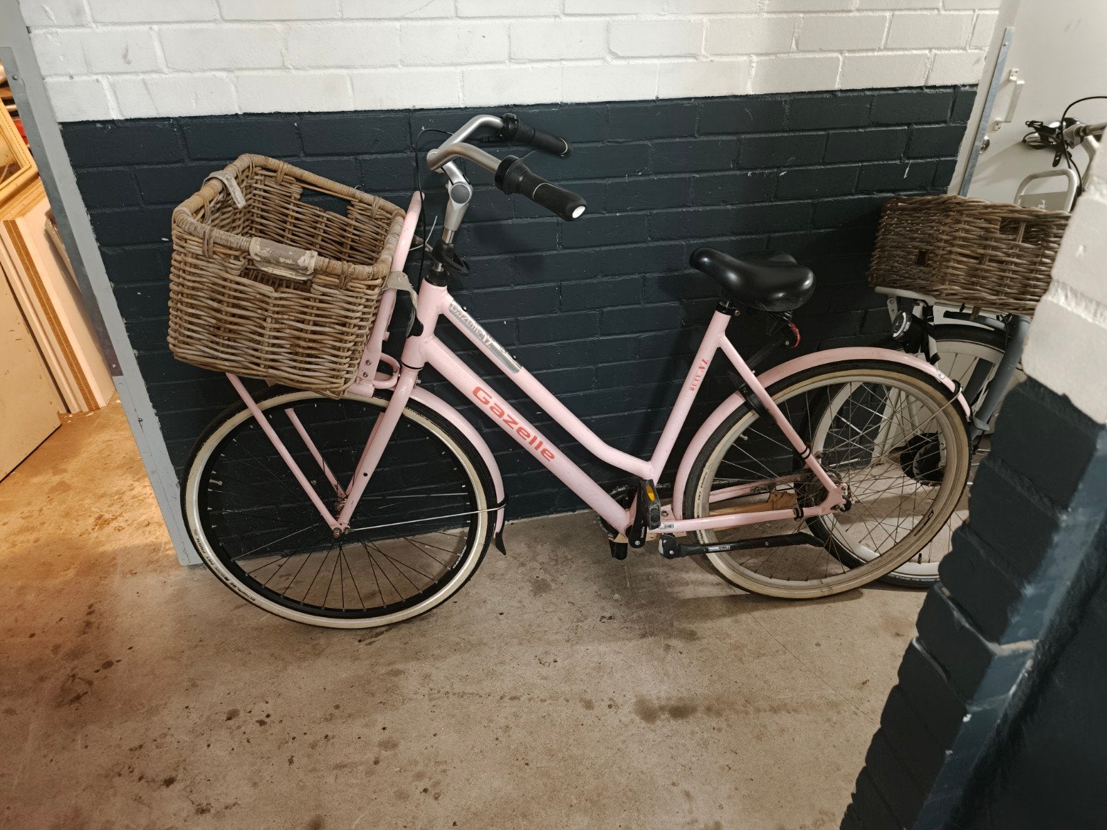 28 inch damesfiets roze Gazelle, Ophalen, Gebruikt