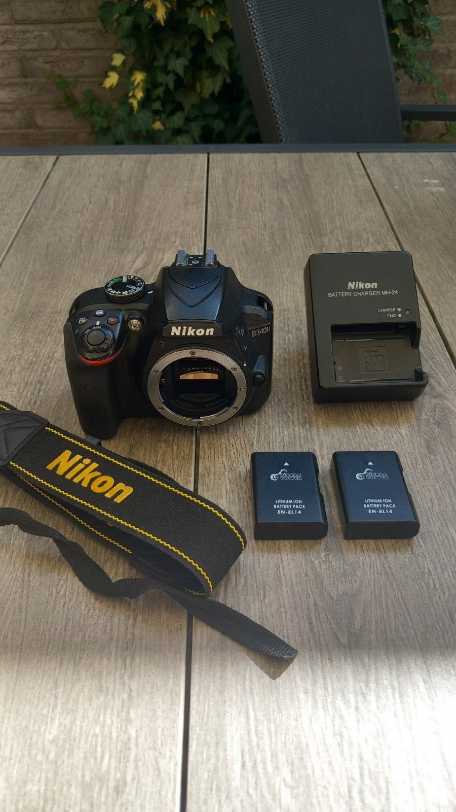 Nikon d3400 body, Ophalen, Gebruikt, Spiegelreflex, Accu
