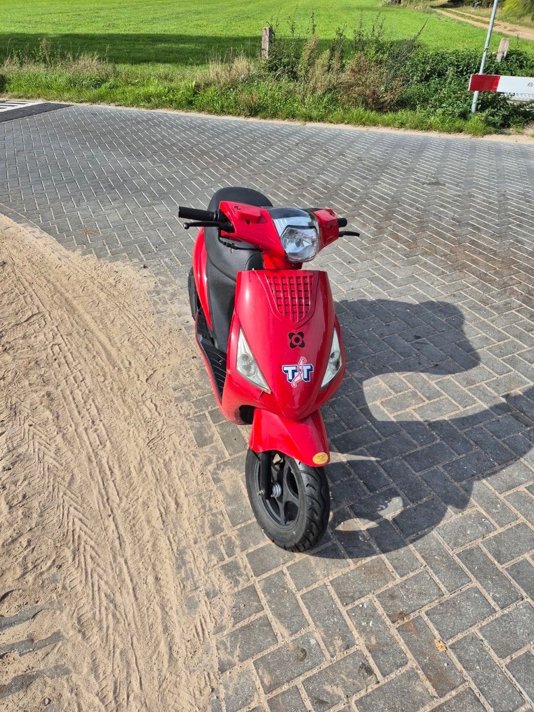 Foto 2 van AGM SP50 Scooter (70cc brom)