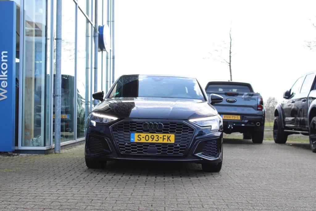 Audi A3 Limousine 30 TFSI S edition 19'' Lichtmetalen Velgen, Gebruikt, Traction-control, Leder en Stof, Zwart