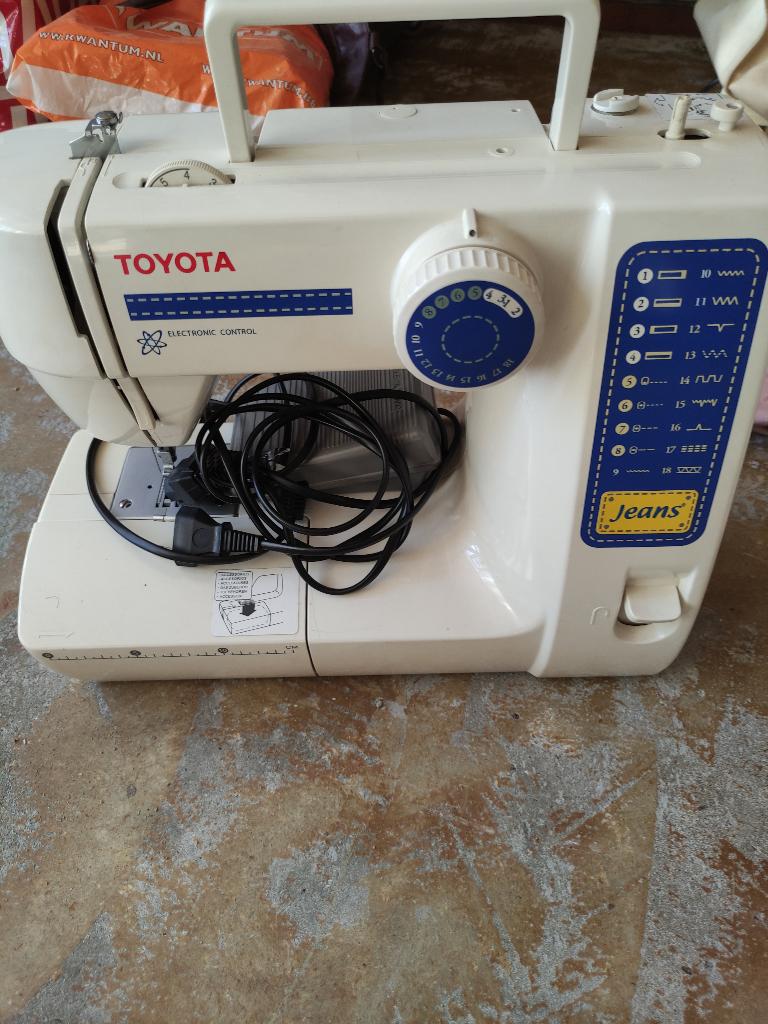 Toyota jeans naaimachine, Hobby en Vrije tijd, Naaimachines en Toebehoren, Ophalen, Gebruikt, Naaimachine, Overige merken