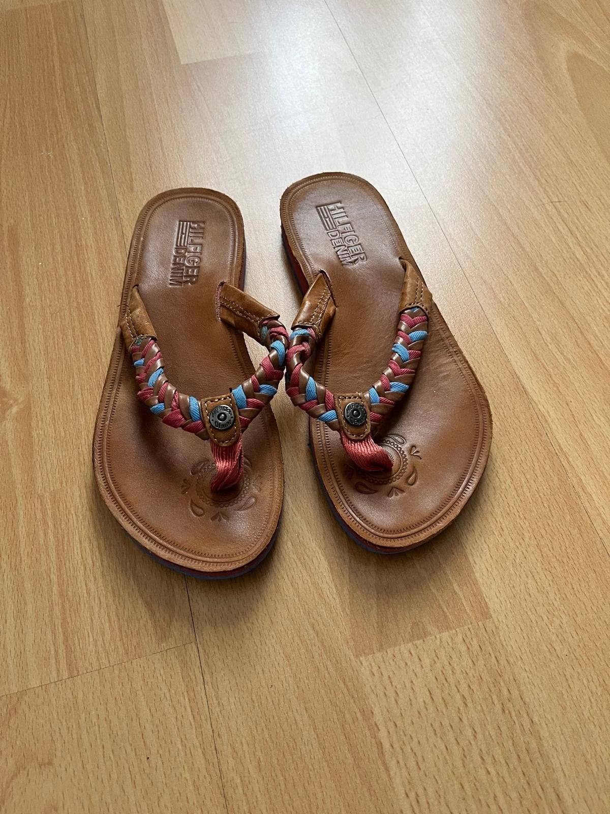 Tommy Hilfiger Denim Slippers Maat 36/37 - Bruin Leer, Slippers, Bruin, Ophalen of Verzenden, Zo goed als nieuw