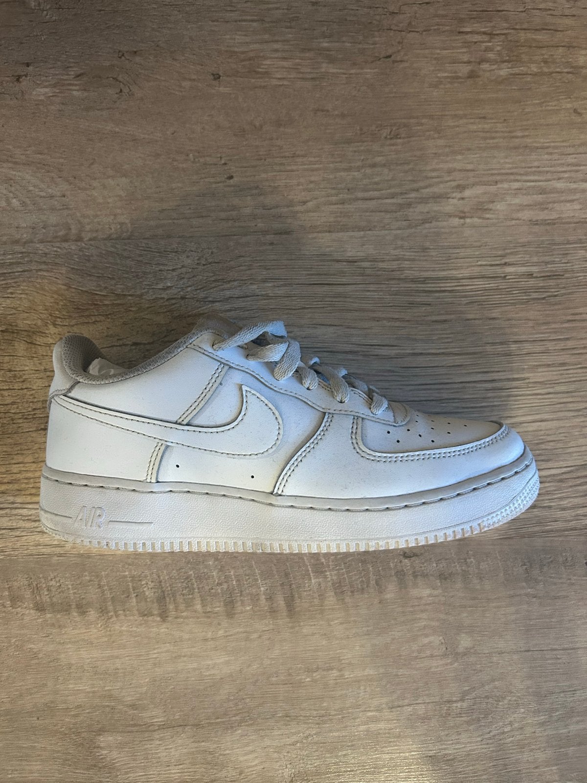 Nike Air Force 1 Low - Witte sneakers, Kleding | Heren, Schoenen, Ophalen of Verzenden, Gedragen, Wit, Sneakers of Gympen