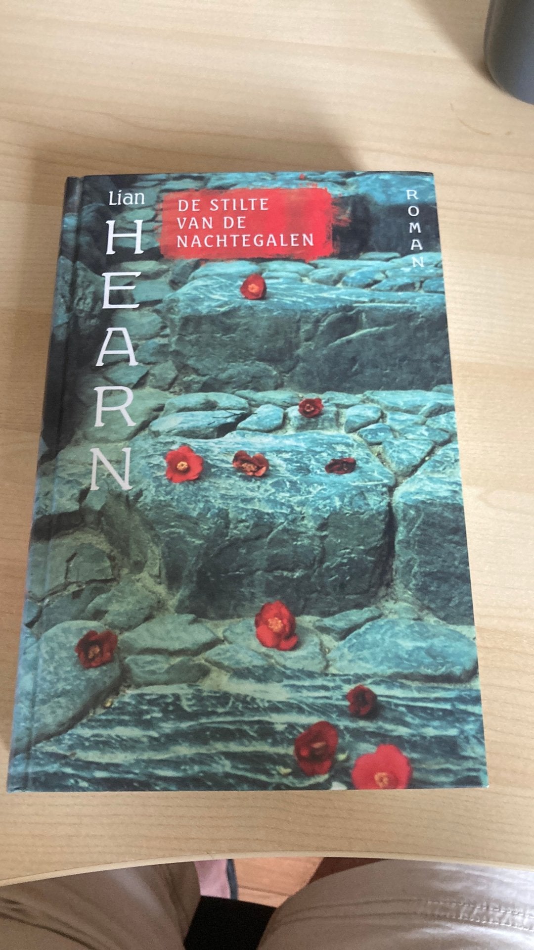 De Stilte van de Nachtegalen - Lian Hearn (Roman), Europa overig, L. Hearn, Ophalen of Verzenden, Zo goed als nieuw