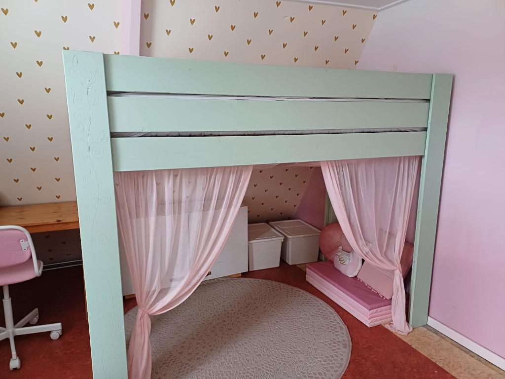 Houten kinderbed hoogslaper 160 cm hoog, Kinderen en Baby's, Kinderkamer | Stapelbedden en Hoogslapers, Ophalen, Zo goed als nieuw