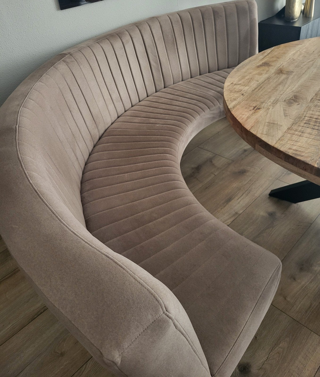 Eetkamerbank rond 240, Ophalen of Verzenden, Zo goed als nieuw, 150 cm of meer