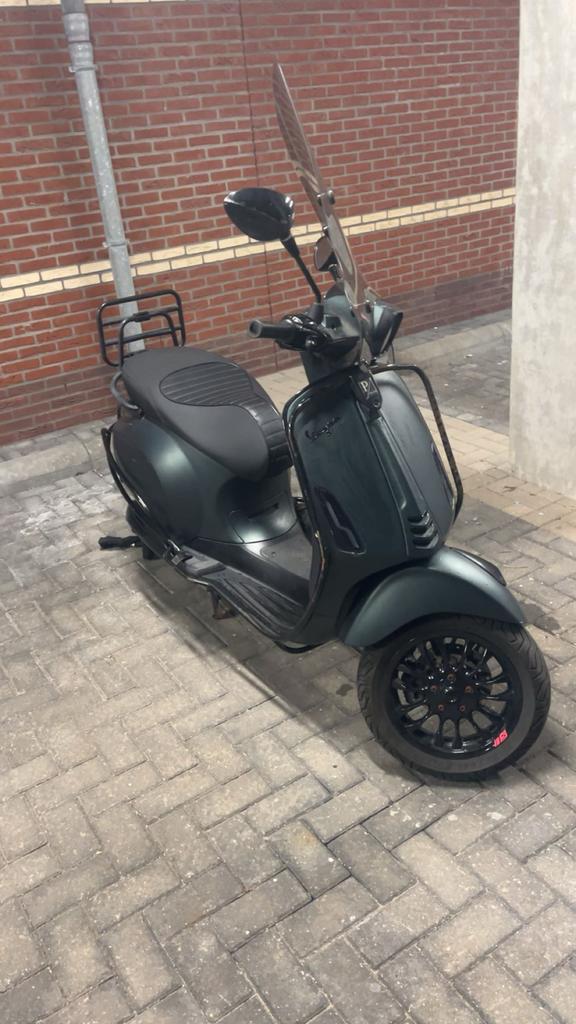 Vespa Sprint Mat Groen - Zo goed als nieuw, Overige modellen, Maximaal 45 km/u, Ophalen of Verzenden, Zo goed als nieuw