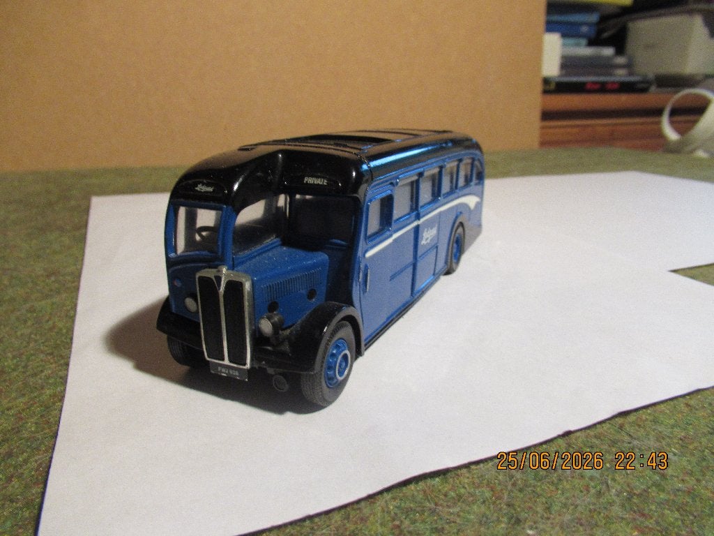 corgi toys AEC Regal coach, Ophalen of Verzenden, Zo goed als nieuw, Bus of Vrachtwagen, Corgi