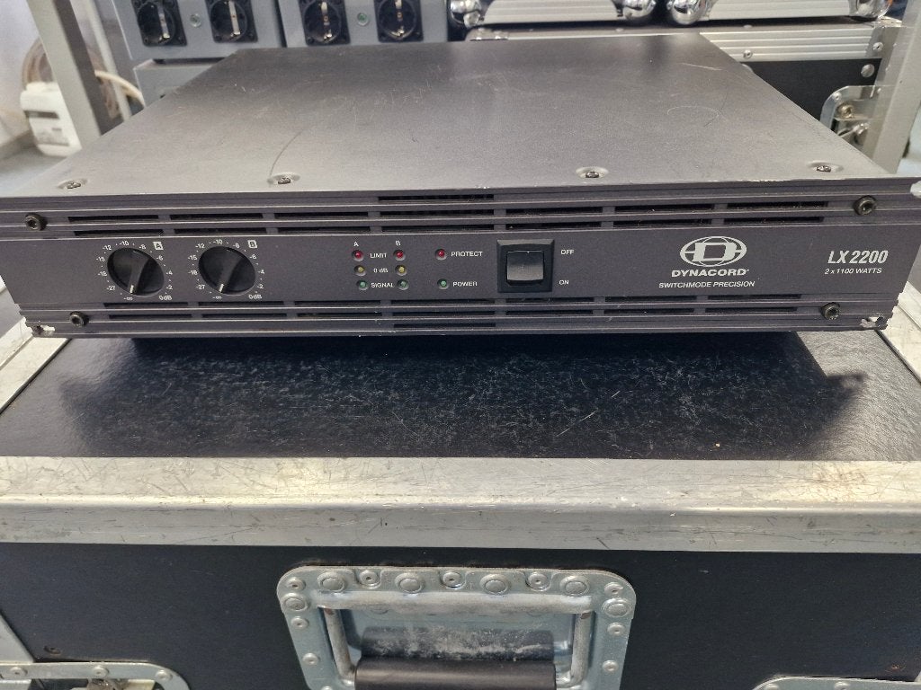 Dynacord LX2200 versterker, Ophalen of Verzenden, Gebruikt, Basgitaar, 100 watt of meer