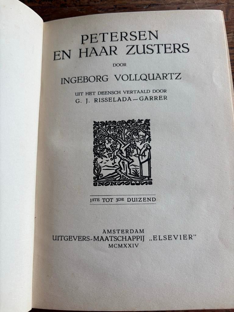 Petersen en Haar Zusters - Ingeborg Vollquartz (1924), Antiek en Kunst, Ophalen of Verzenden