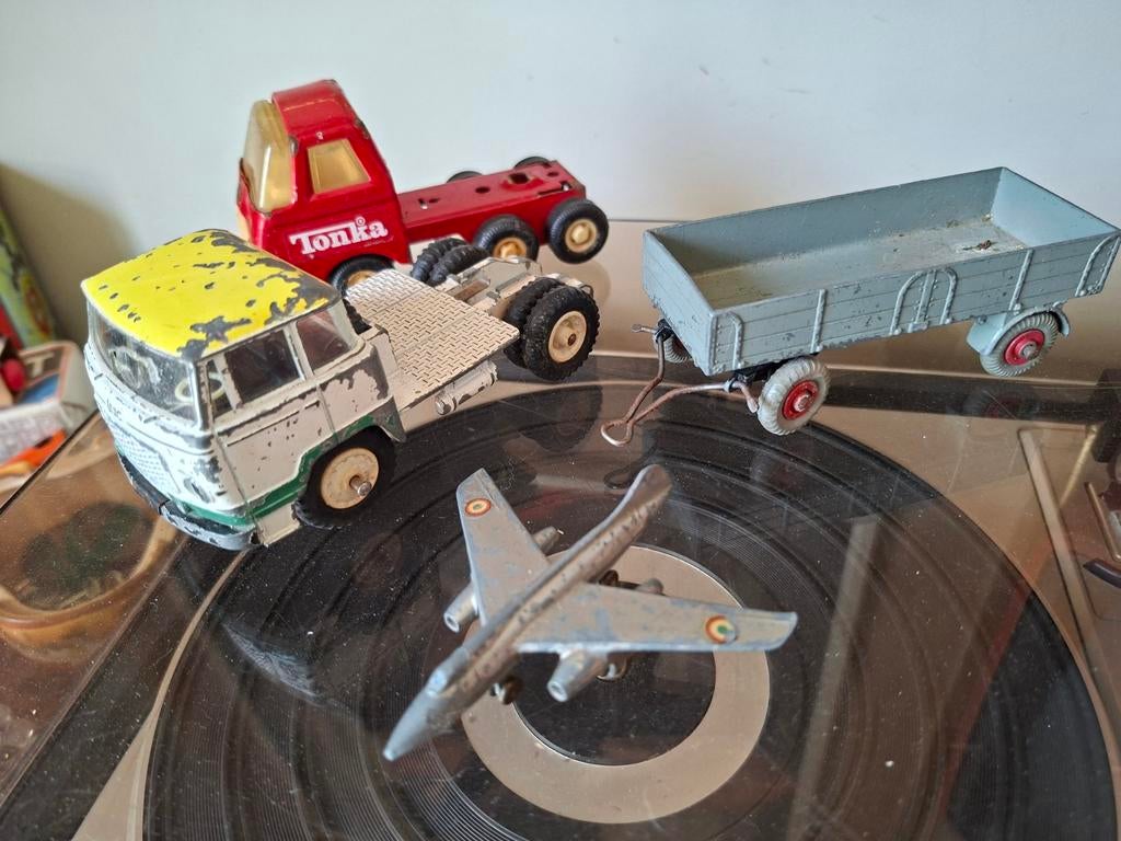 Oude Dinky Toys en 1 Tonka, Dinky Toy vliegtuig, Antiek en Kunst, Antiek | Speelgoed, Ophalen of Verzenden