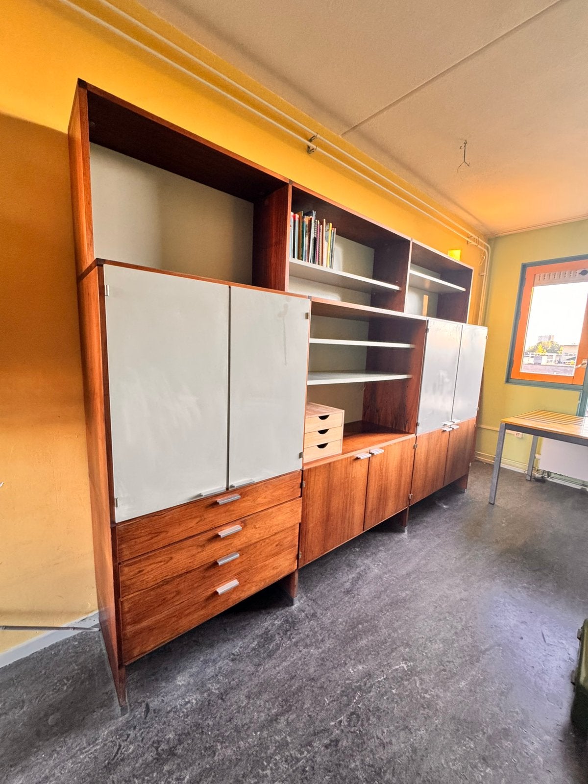 Vintage wandkast Pastoe, 278b x 196h x 44d, Huis en Inrichting, Ophalen, 250 tot 300 cm, Teakhout, Met lade(s)