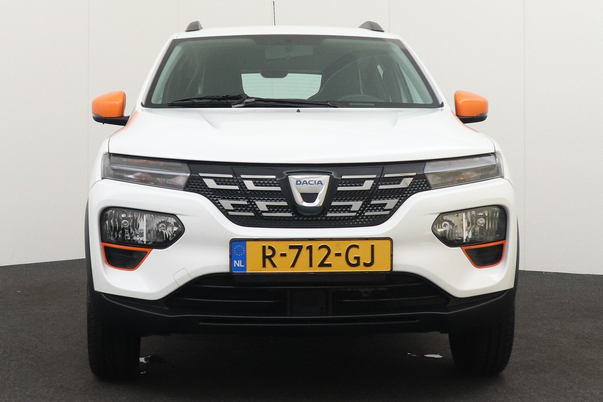 Dacia Spring Comfort Plus 27 kWh Leder Carplay Navi 14'LMV D, Auto's, Dealer onderhouden, Gebruikt, Zwart, 38 min
