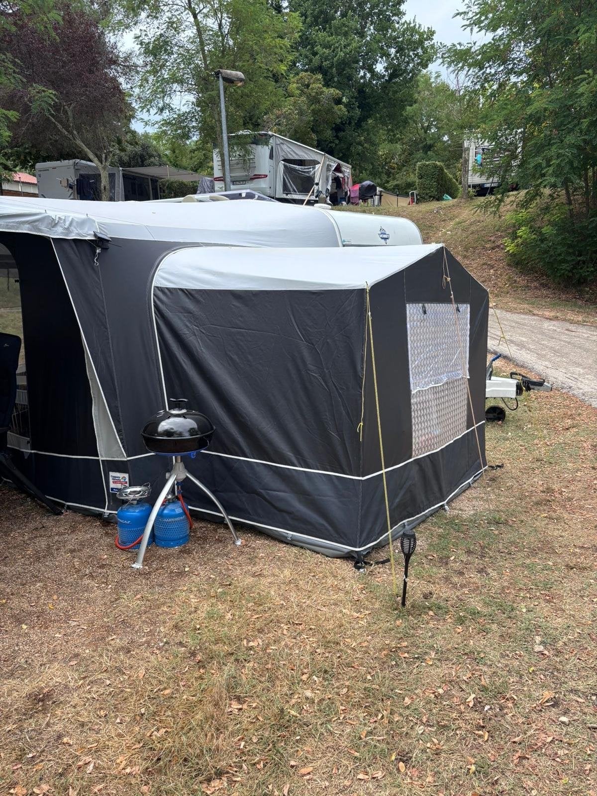 Hobby Excellent Easy met mover, voortent en luifel (2023), Caravans en Kamperen, Caravans, Mover, Vast bed, Hobby, Treinzit