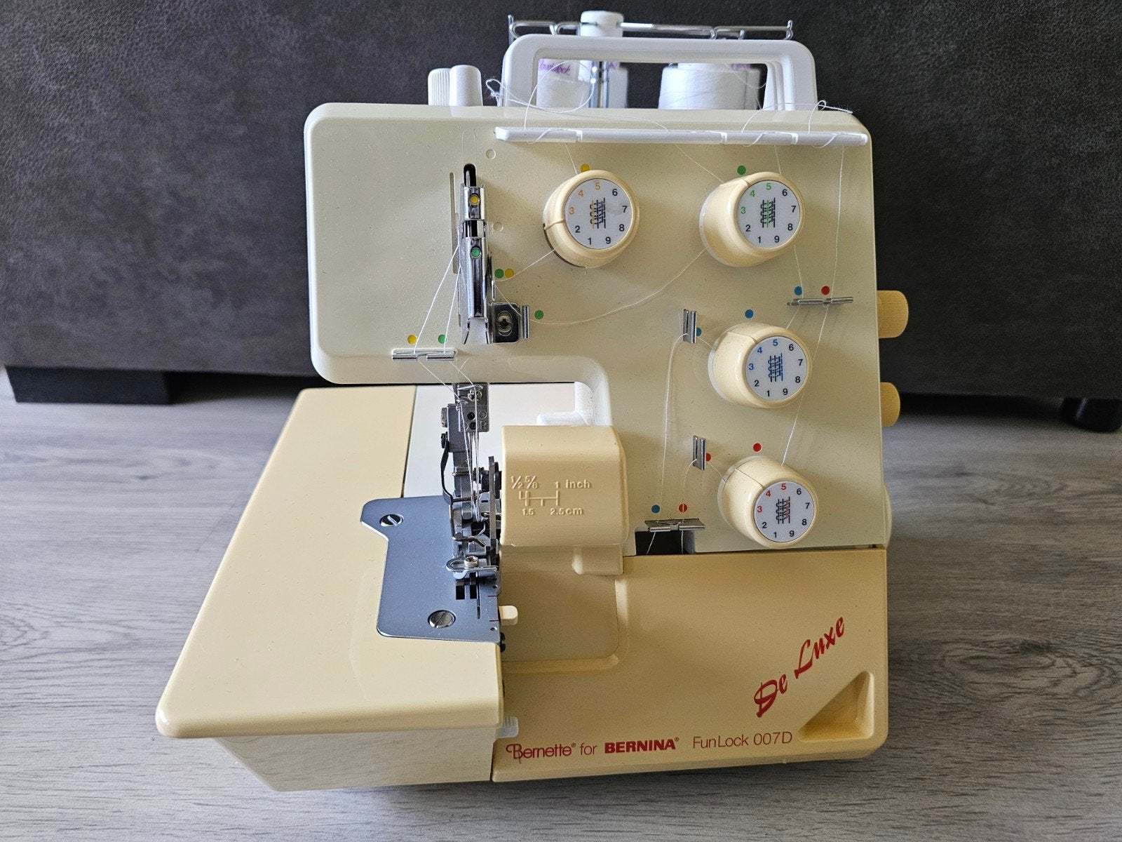 lockmachine Bernina, Ophalen, Zo goed als nieuw, Lockmachine, Bernina