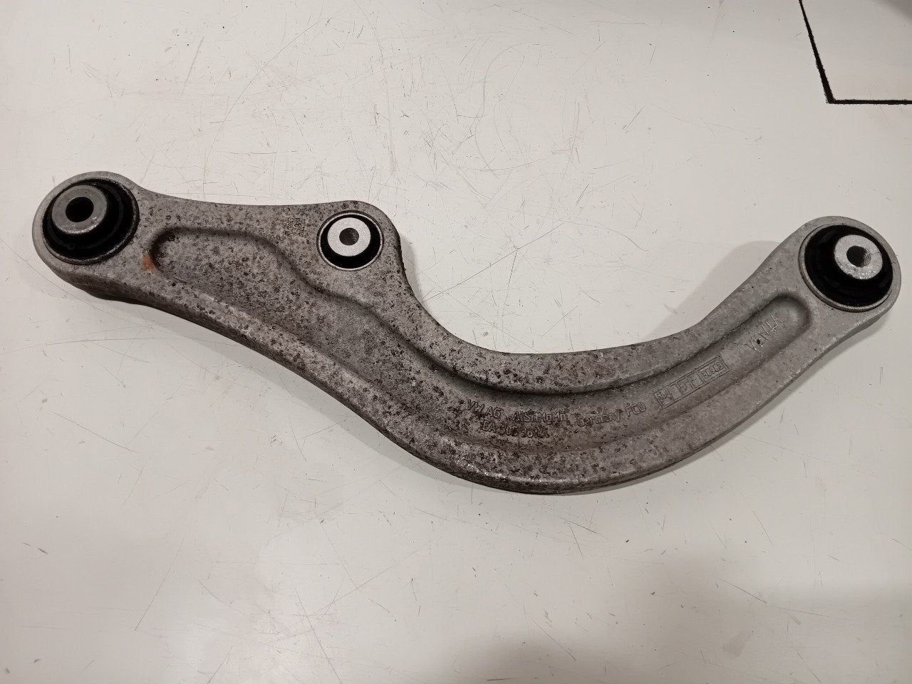 Draagarm links achter Skoda Enyaq, Onderdelen@venauto.nl, Van der Ven Autorecycling B.V., Gebruikt, Ettenseweg 76, 4706 PB Roosendaal, The Netherlands