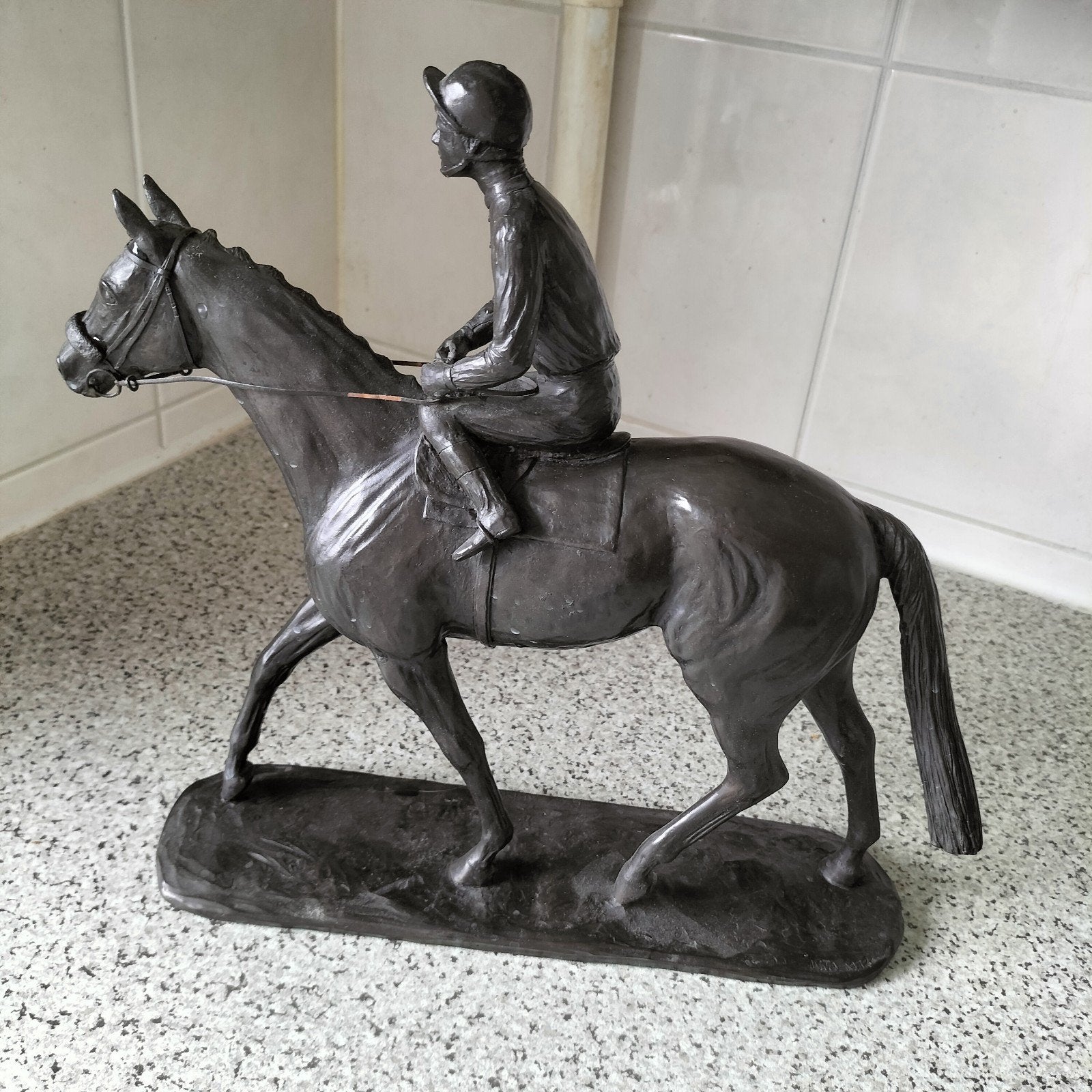 Mill Reef paard en jockey sculptuur door Isa Stoddart, 1978, Antiek en Kunst, Ophalen of Verzenden