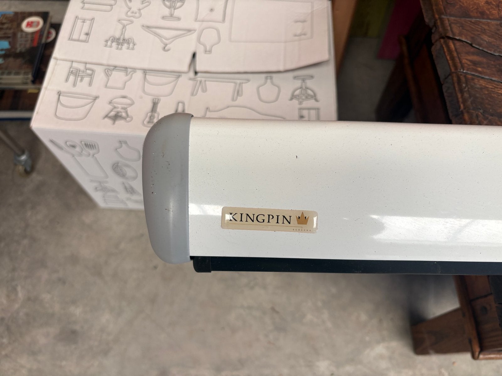 Kingpin Crown Elektrisch Projectiescherm 16:9, Audio, Tv en Foto, Ophalen, Elektrisch, Zo goed als nieuw