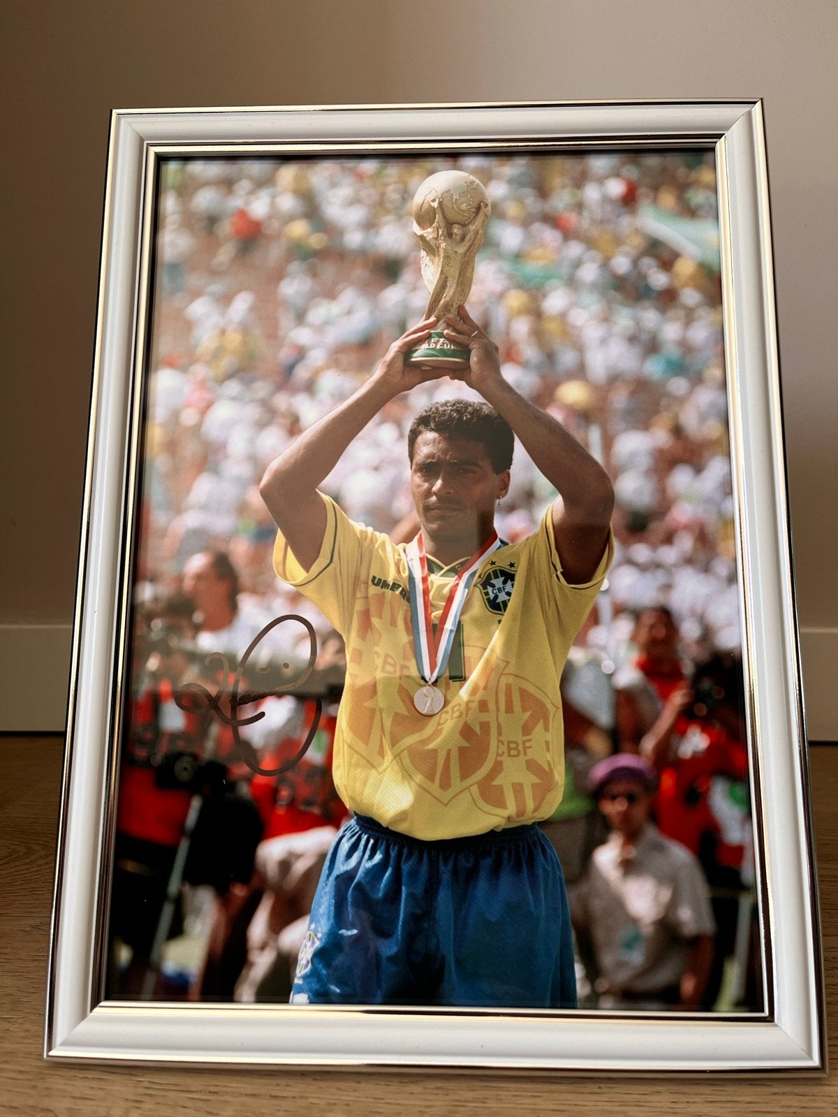 Gesigneerde A4-foto Romario met COA - Voetballegende, Verzamelen, Sportartikelen en Voetbal, Ophalen, Zo goed als nieuw, Buitenlandse clubs