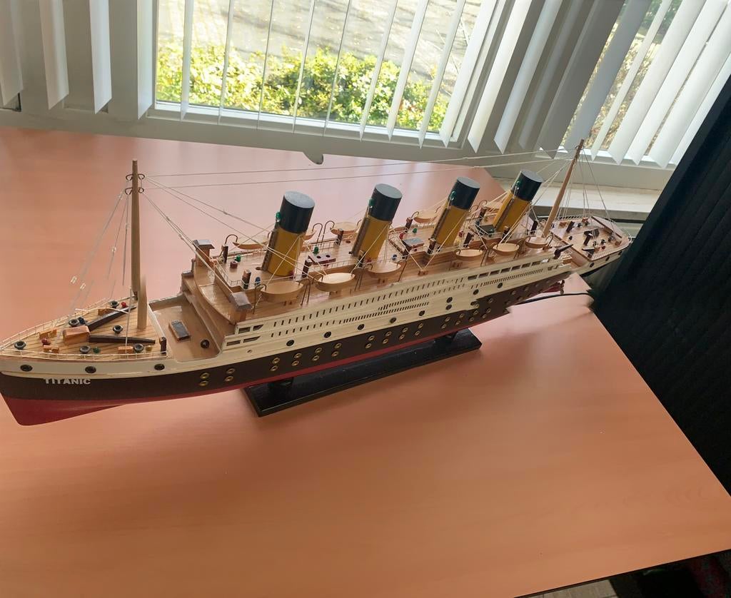 Titanic model 80 cm (met verlichting), Ophalen, Zo goed als nieuw
