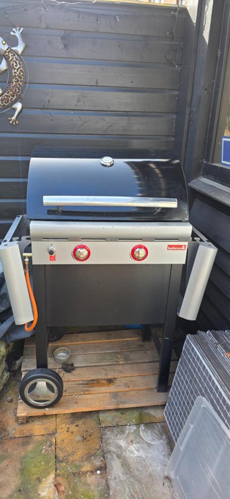 Barbecook gasbarbecue met 2 branders en hoes, Ophalen, Gebruikt, Barbecook