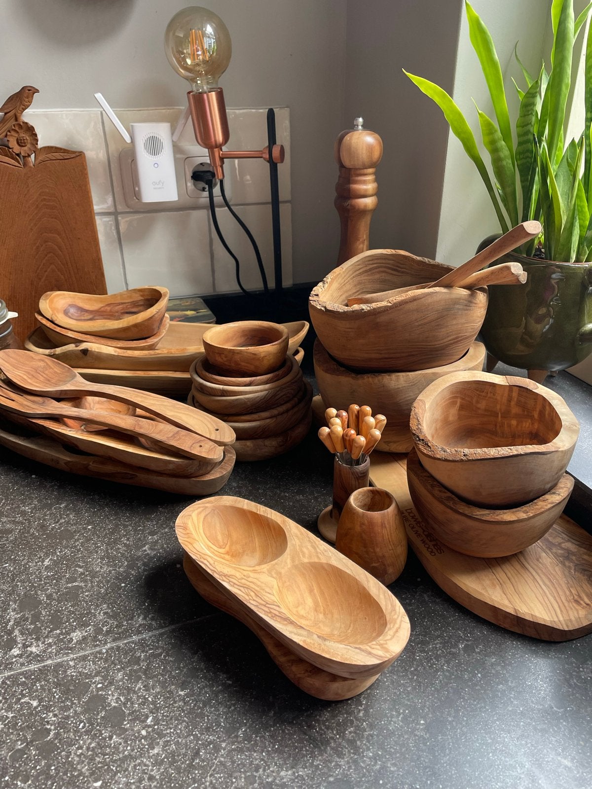 Olijfhouten tapas schaaltjes, plank, slabestek en kommetjes, Hout, Snij-/serveerplank, Ophalen of Verzenden, Zo goed als nieuw