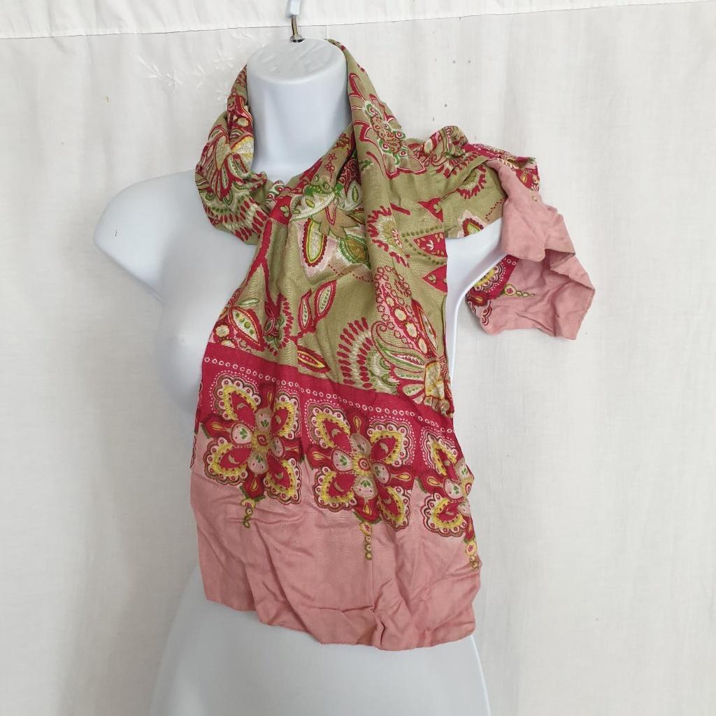 Vrolijke roze-groene sjaal 130x26 cm, Maat 38/40 (M), ., Ophalen of Verzenden, Zo goed als nieuw