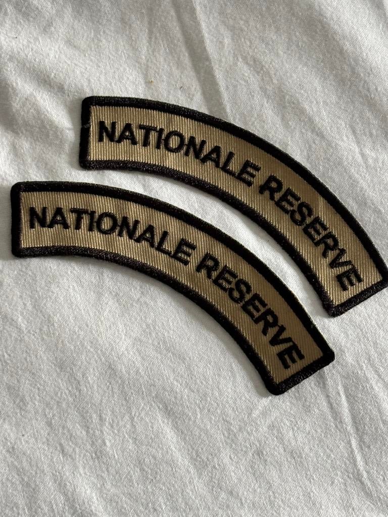 Setje straatnamen nationale reserve, Verzamelen, Militaria | Algemeen, Verzenden, Landmacht, Nederland, Embleem of Badge