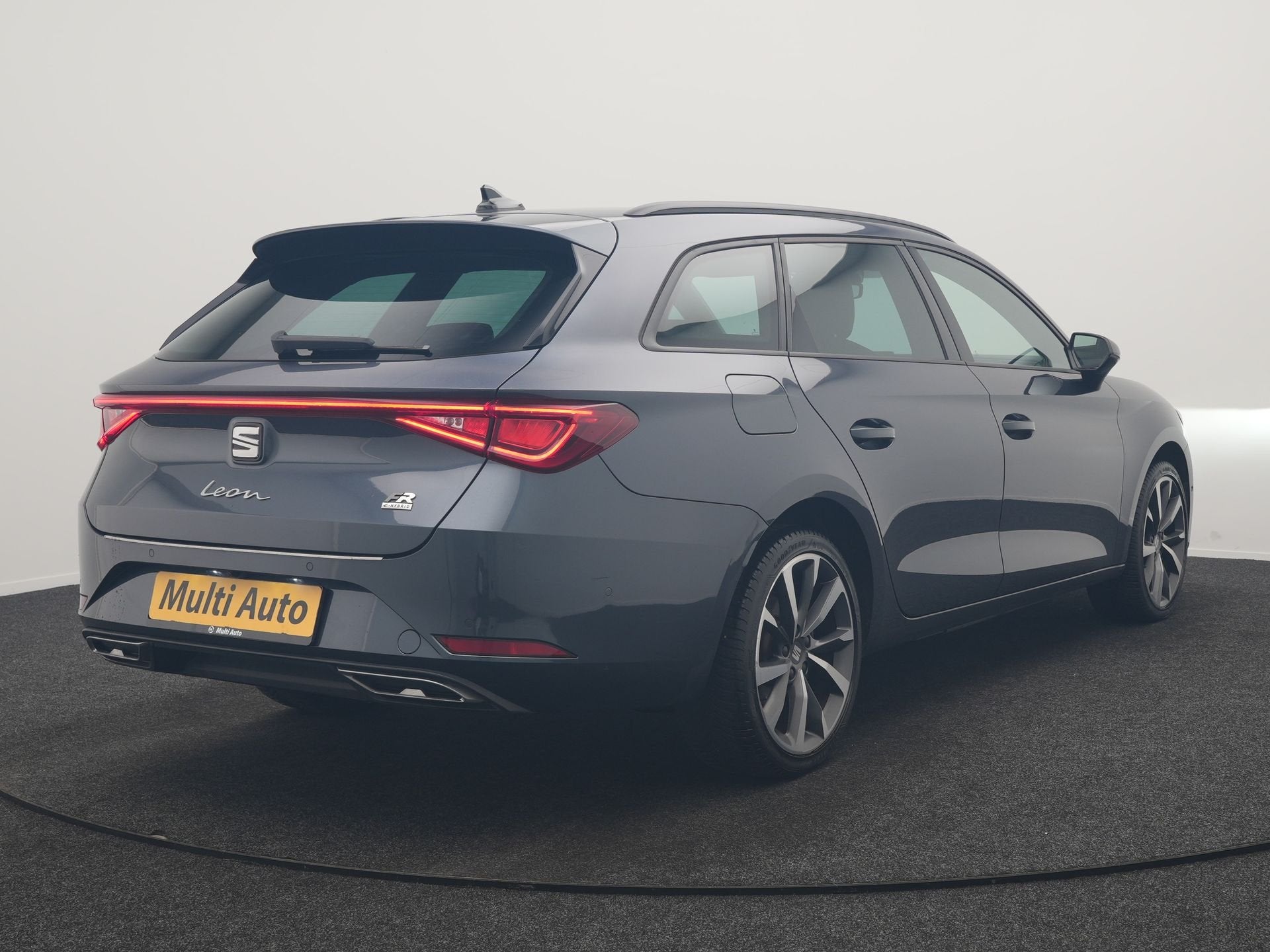 SEAT Leon 1.4 TSI eHybrid FR PHEV 204pk Dealer O.H. | Adapti, Auto's, Seat, Gebruikt, Zwart, 4 cilinders, Leon