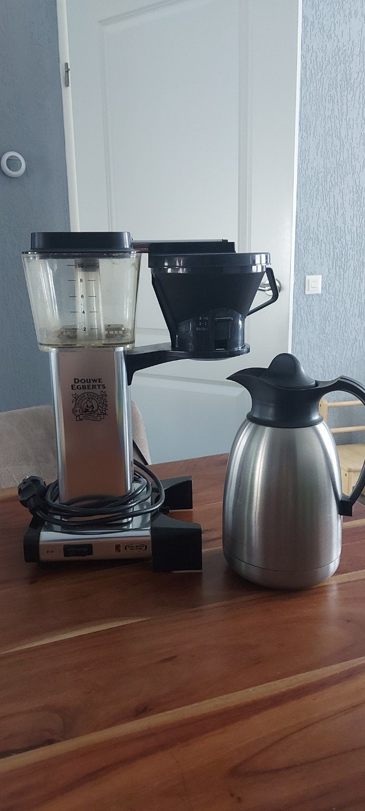 Douwe Egberts Technivorm KB-Thermo Koffiezetapparaat, Gebruikt, 10 kopjes of meer, Koffiemachine, Gemalen koffie