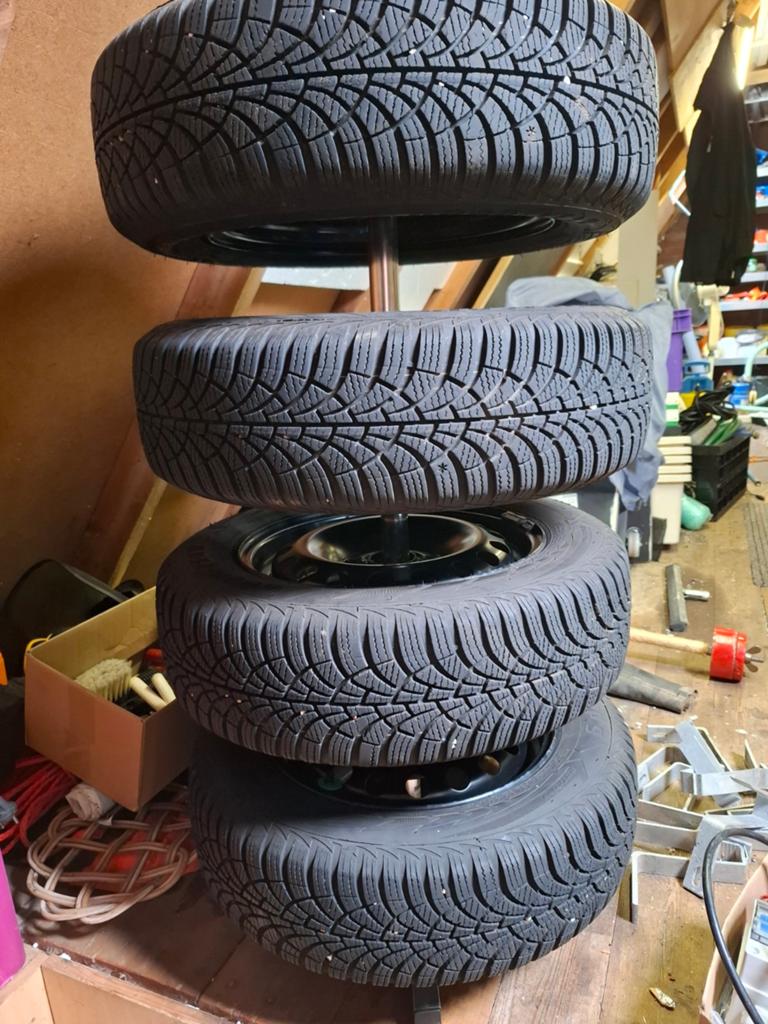 Goodyear Ultragrip 9 Winterbanden op stalen velgen, Auto-onderdelen, Banden en Velgen, Banden en Velgen, Winterbanden, 14 inch