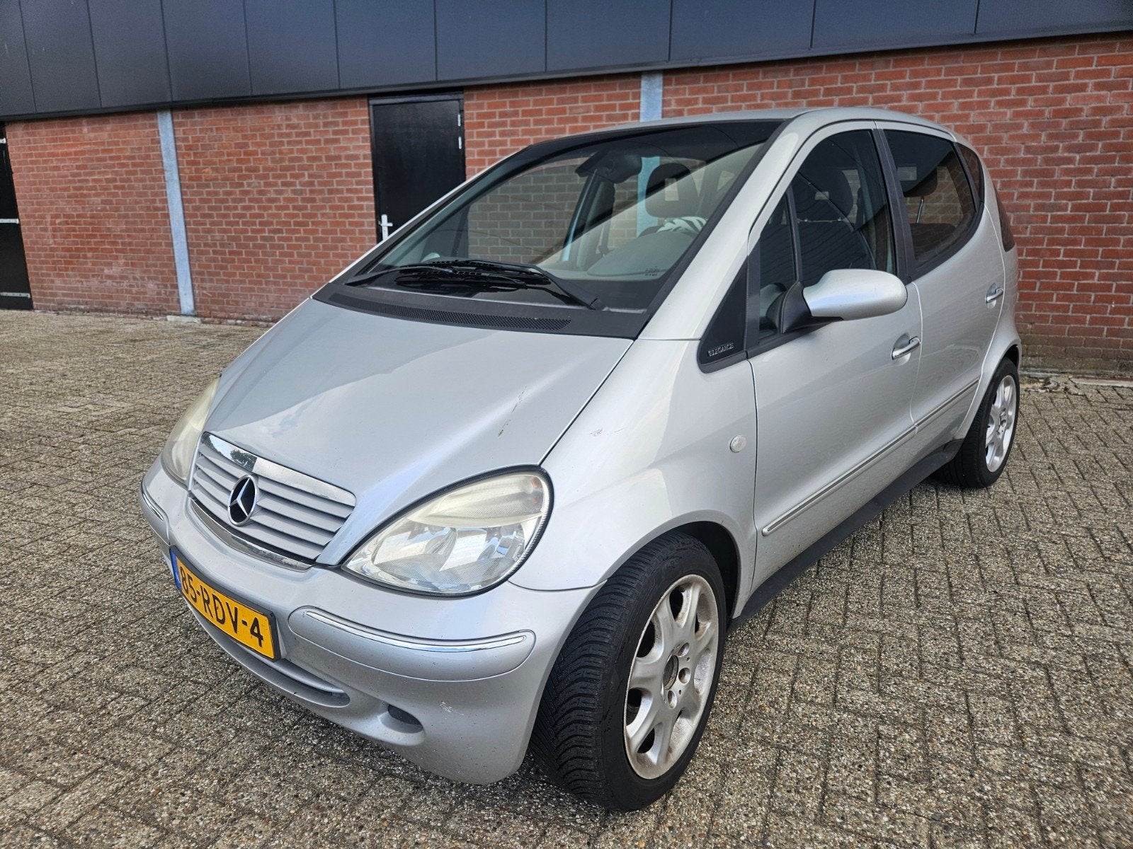Mercedes-Benz A-Klasse 1.9 A190 Lang AUT 2002 Grijs, Auto's, 4 cilinders, 400 kg, 49 €/maand, Grijs
