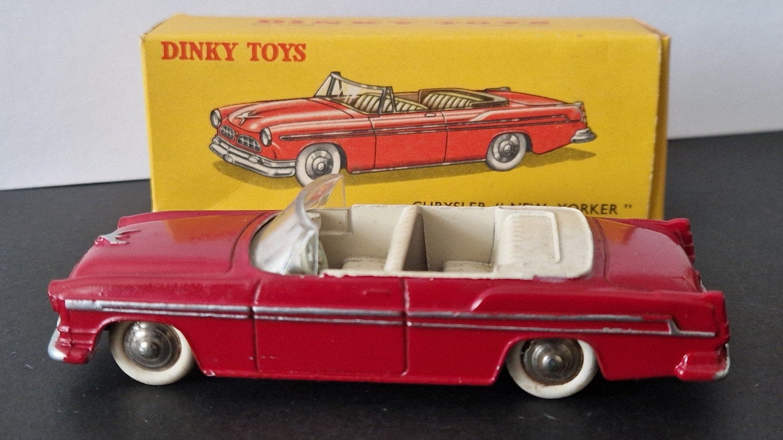 Jaren '50 Dinky Toys (24A, F) Chrysler 'New Yorker', Verzenden, Zo goed als nieuw, Auto, Dinky Toys